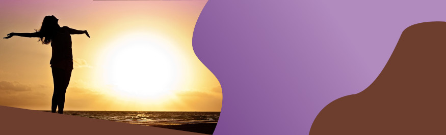 Bannière femme saluant le soleil